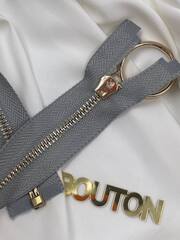 Молния серая с золотистым массивным кольцом