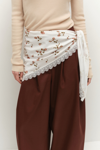 Белый цветочный принт