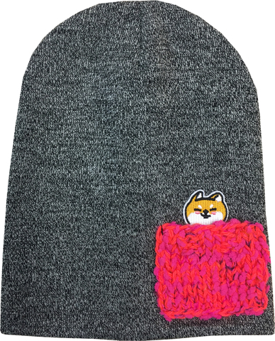 Зимняя шапка ANRU черно-белая с сиба-ину в розовом кармашке - это стильный и теплый головной убор, который станет отличным дополнением к вашему гардеробу.