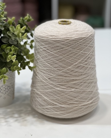 Полушерсть E.Miroglio , art. AMBROSIA, Состав: 50% меринос, 50% полиакрил, молочный