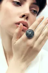 Кольцо Личико, серый фарфор