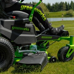 Райдер садовый Greenworks GC82ZT107 82V (107 см) Zero Turn CrossoverT аккумуляторный с нулевым радиусом разворота