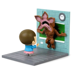 Фигурка Stranger Things: Eleven VS Demogorgon (Diorama)