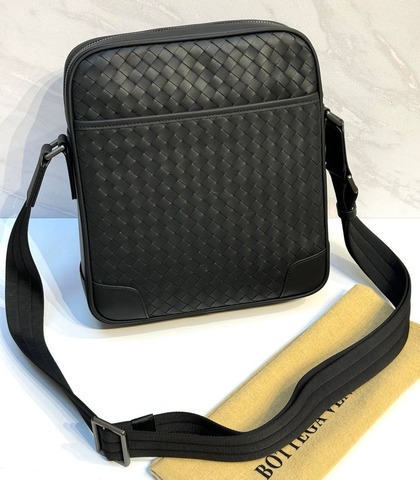 Сумка мужская кожаная Bottega Veneta через плечо