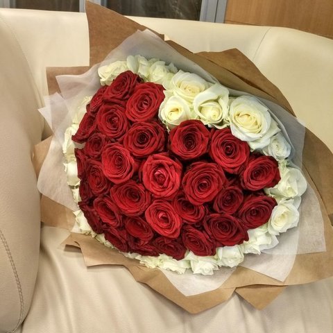 Сердце из 51 розы (50 см)