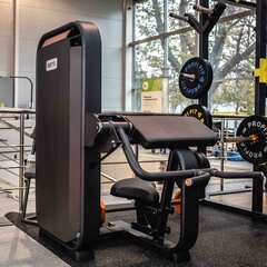 E-7030 Бицепс-машина сидя (Camber Cur). Стек 95 кг