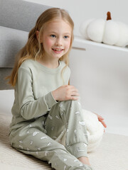 пижама  для девочки  К 1541/шалфей,белые зайчики