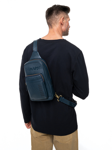 Кожаная сумка через плечо синего цвета