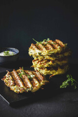 Картофельные драники с курицей и сметаной