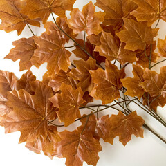 Кленовые листья КОРИЧНЕВЫЕ, ветка 63 см, , листья клена 8-14 см, набор 2 ветки.