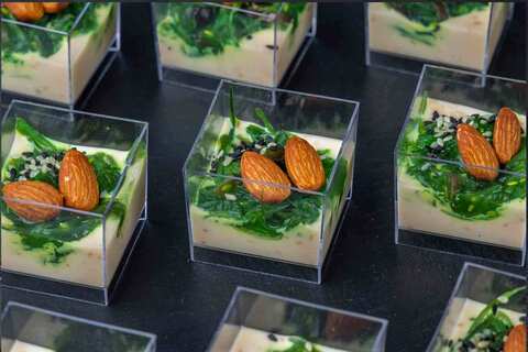 Веррин с салатом чука и миндалем, 12 шт.