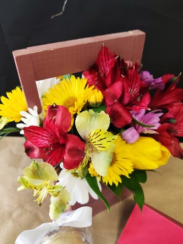 Мини-ящик с презентом