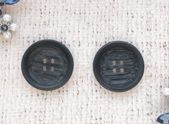 Пуговицы костюмные, d 2,5 см