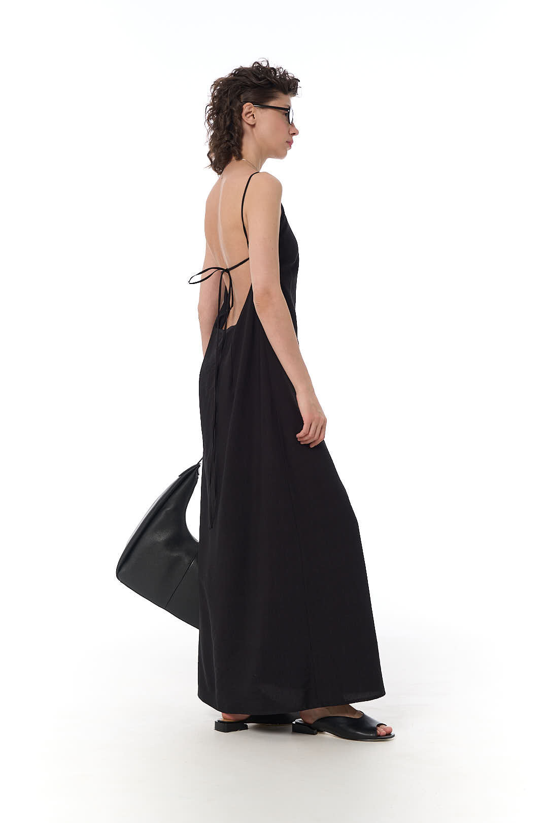 Платье макси с графичным вырезом на спинке, фактурная вискоза, черный