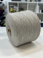 Кашемир (5%) с ангорой (5%), мериносом (25%), вискозой (40%) и па (25%) New Mill Baxter 1800 светло-серый меланж
