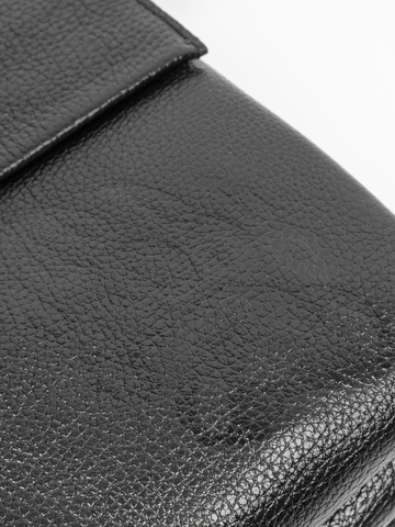 Кожаная сумка-планшет  чёрного цвета