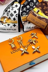 Серьги-пусеты Louisette четырехлистник style by LV