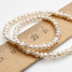 Жемчуг бусины, размер около 3,5-4,5 мм, цена за нить 33 см