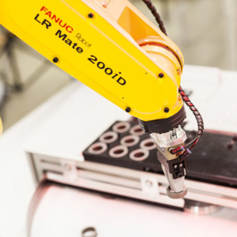 Промышленный робот Fanuc LR Mate 200iD