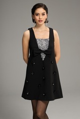 Платье расшитое украшениями и пайетками, с бантиком