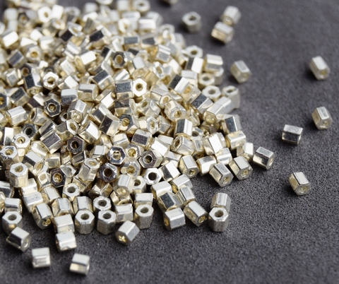 Бисер Тохо Hexagon 11/0 0558 серебро