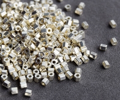 Бисер Тохо Hexagon 11/0 0558 серебро