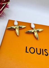 Серьги-пусеты Louisette четырехлистник style by LV