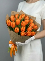 Букет из оранжевых тюльпанов