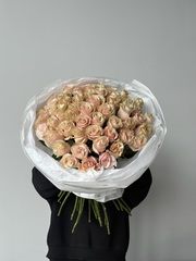 Букет из розы в розовом оттенке 51 шт