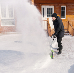 Снегоуборщик Greenworks GD40SSK4 40V (30см) аккумуляторный, с АКБ 4 А/ч и ЗУ