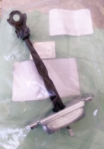 ОГРАНИЧИТЕЛЬ ДВЕРИ ЗАДНЕЙ ЛЕВ SOLARIS RB HYUNDAI