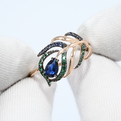 017080-kolco-v-forme-pero-iz-zolota-s-cvetnymi-fianitami