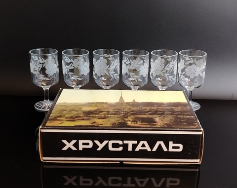 Рюмки набор из 6 штук стекло, резной декор, 8.5 см, в коробке, Ленинград винтаж СССР 1970-1990 гг