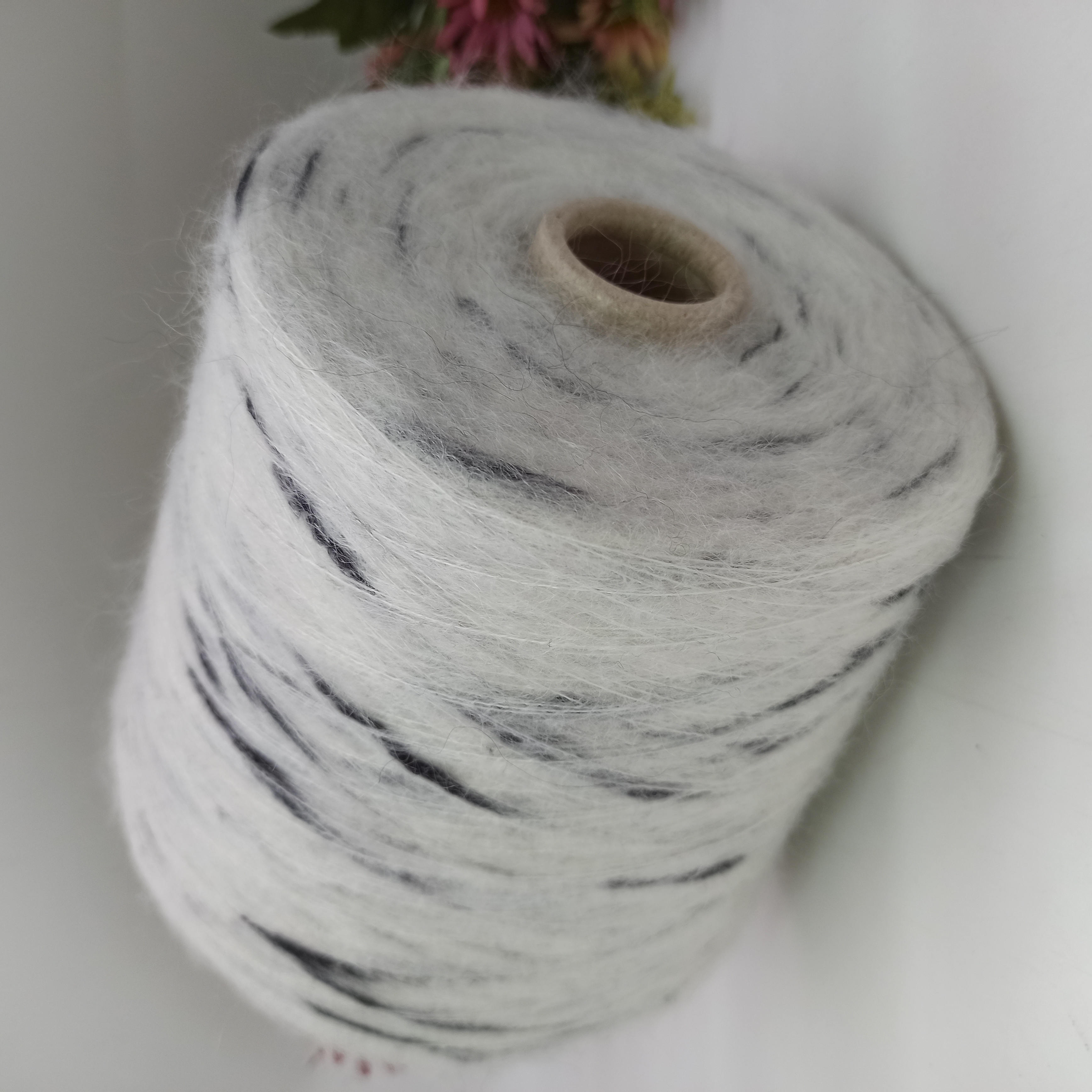 Кид мохер арт Galles фабрика Ilaria 1000м/100гр Белый c черным