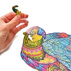 Яркий Попугай от Wood Trick - сборные пазлы причудливой формы, это картины, которые вы собираете сами