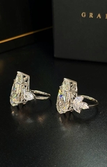 Кольцо GRAFF из серебра крупным камнем в огранке груша Шампань