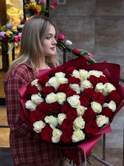 51 Роза Эквадор (микс 1) в букете/Цветы луны