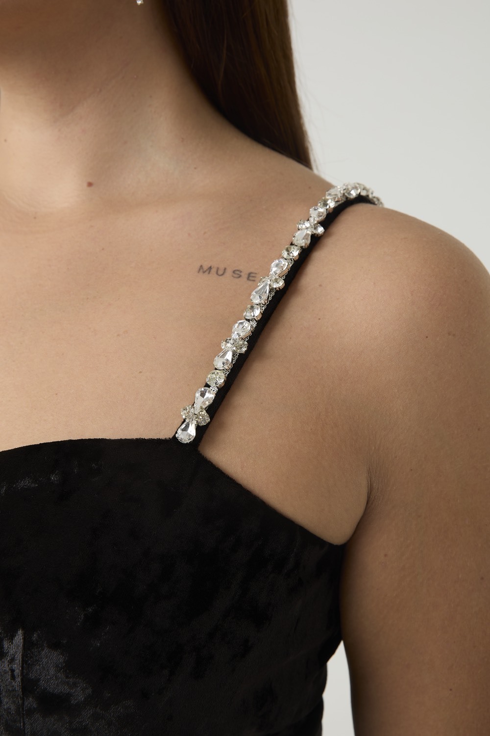 Платье мини из бархата, черный