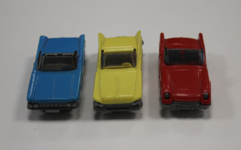 Набор из 3 штук Chevrolet Impala жёлтый и синий, Chevrolet Corvette. Серия машинок из киндер-сюрприза Ferrero Kinder 1994 год