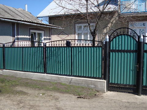 Кованый забор с профнастилом N-5