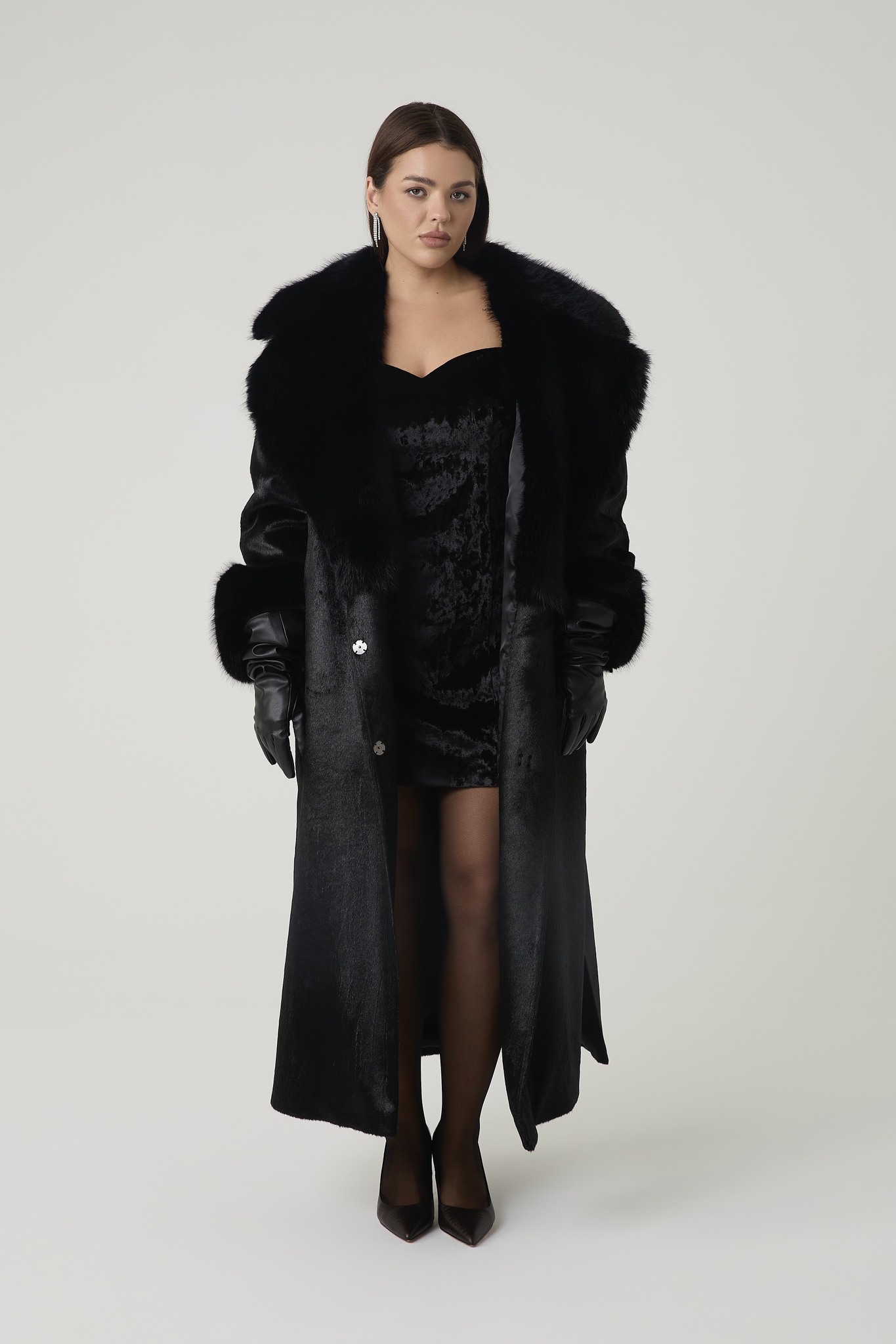 Платье мини из бархата, черный