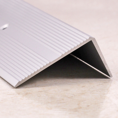 Алюминиевый угловой порог для пола ПО-40х20 2700 мм