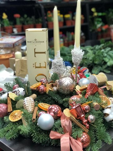 Композиция на праздничный стол