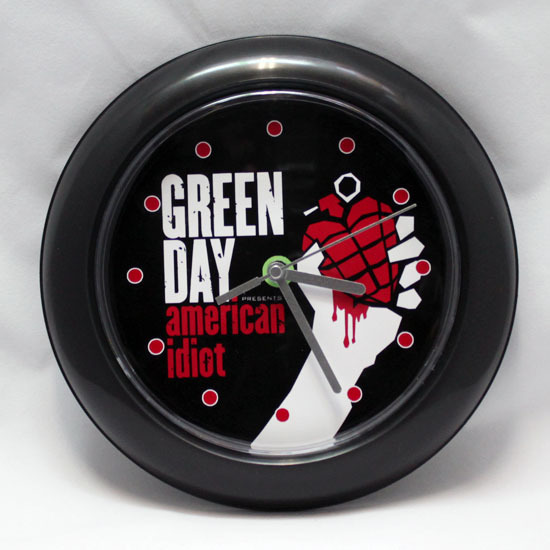Часы в грине. Настенные часы Green Day. Неформальные часы купить.