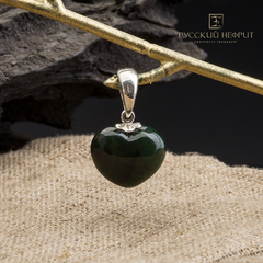 Кулон "Сердечко". Зеленый нефрит, серебро.