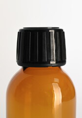 Черная пластиковая крышка с КПВ для флакона 28/410