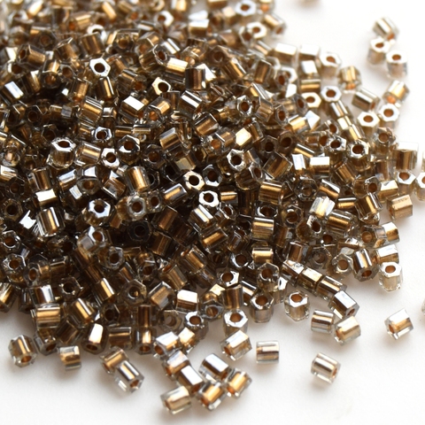 Бисер Тохо Hexagon 11/0 0993 светло-серый с золотым центром