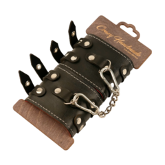 Наручники из кожи с двумя ремнями и красной подкладкой