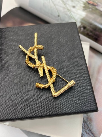 Брошь знак YSL