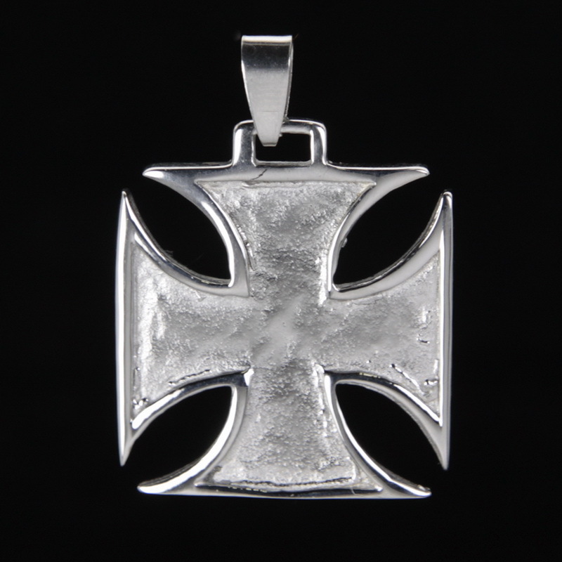 Мальтийский крест серьга
